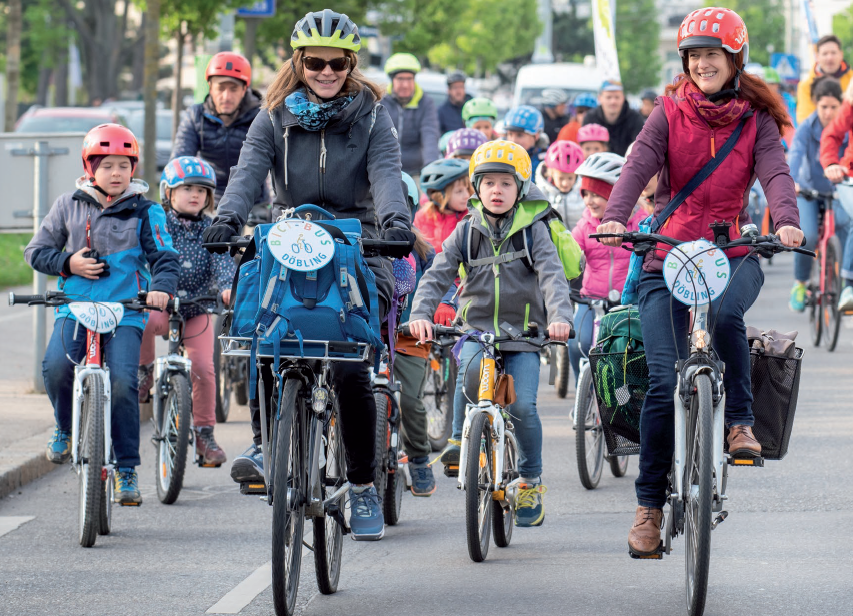 Eine Gruppe Velofahrende