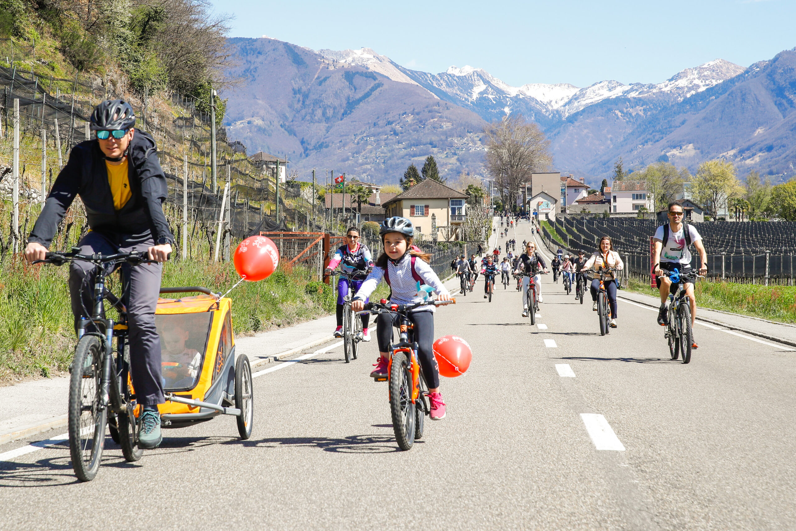 Velofahrende am slowUp Ticino