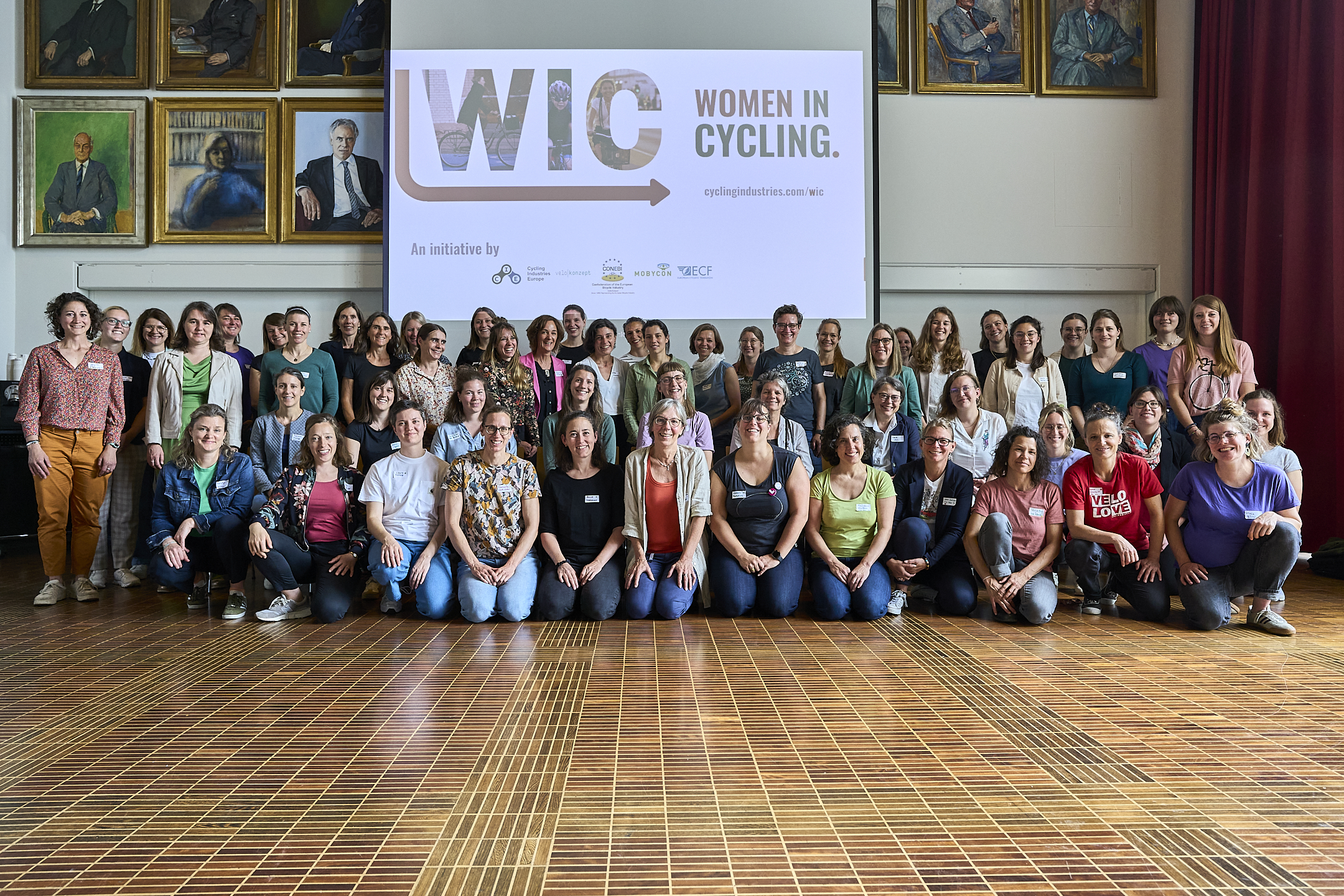 Ein Foto mit den Frauen, welche bei der Gründungsveranstaltung von Women in Cycling Switzerland dabei waren.