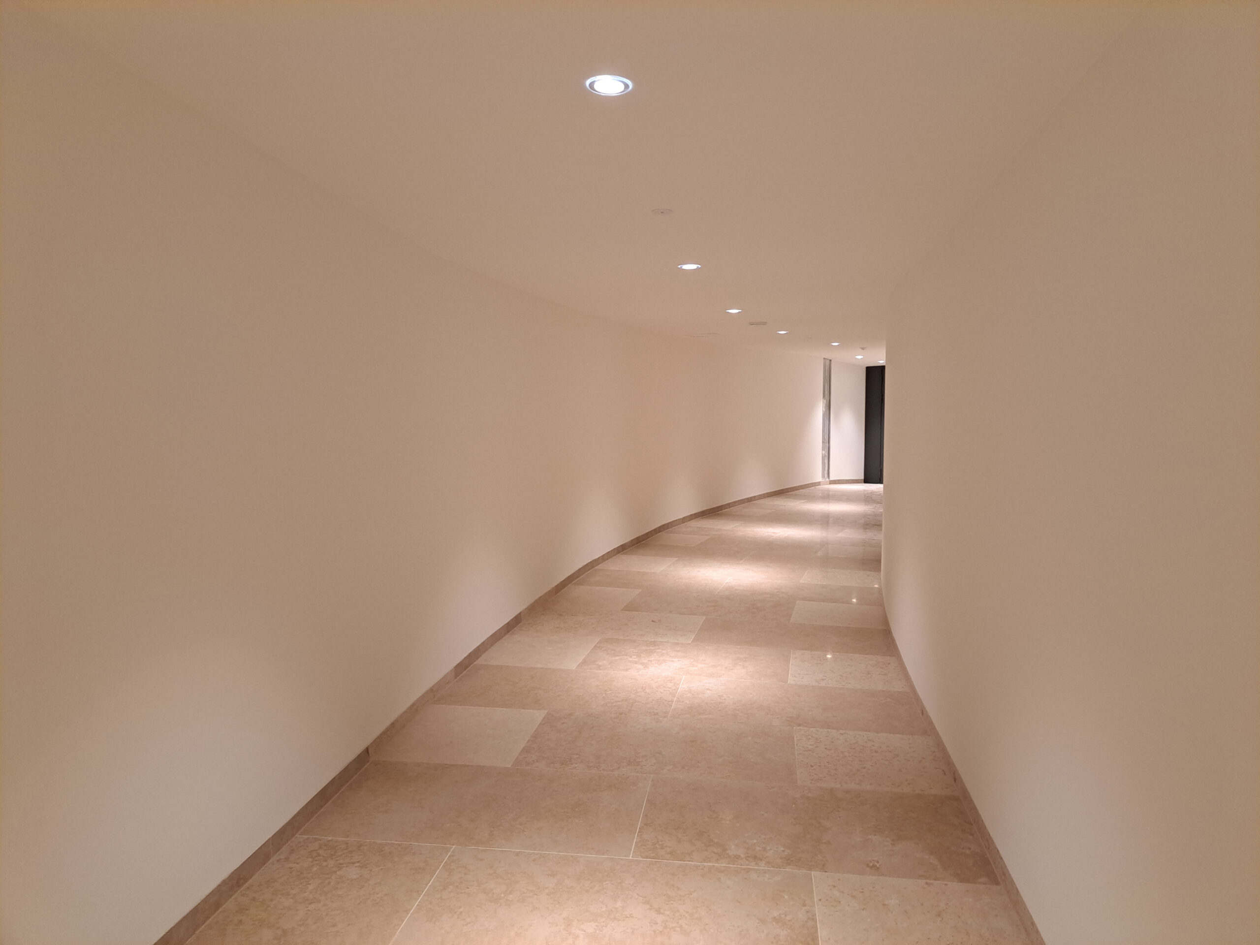 Der Zugang von den Veloabstellplätzen zu der Einkaufspassage im Bahnhof (Foto: Tiefbauamt Stadt Zürich)