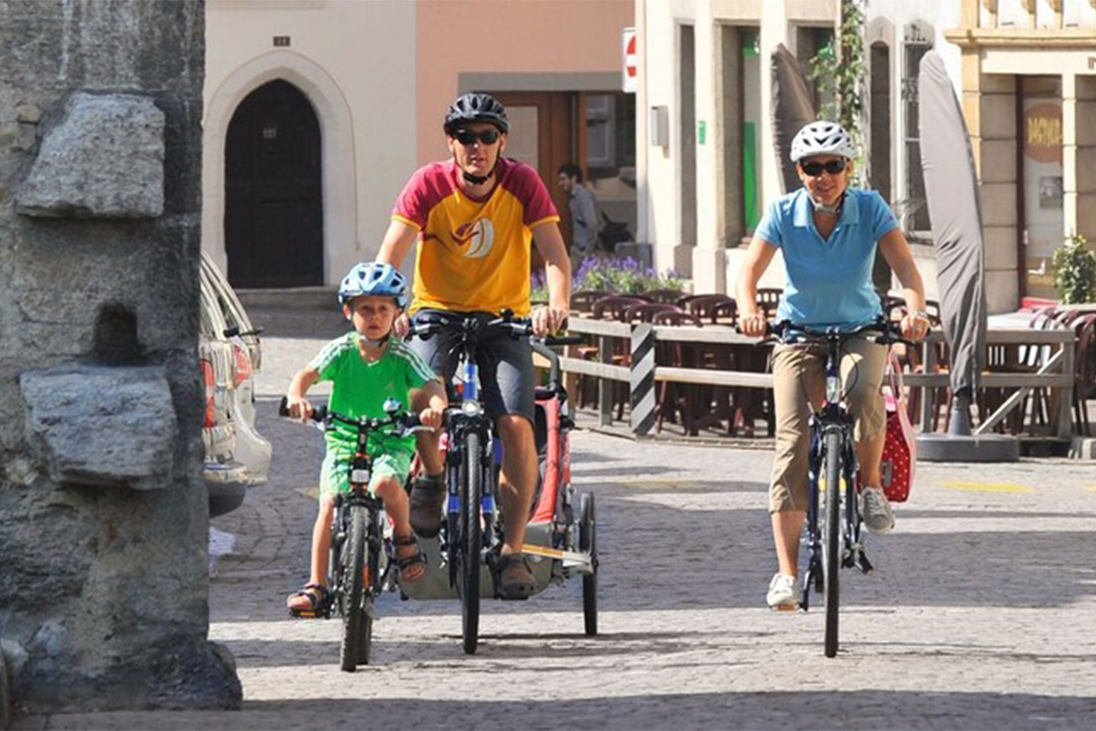Titelbild Event Weiterbildung Familie auf Velo